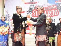 Tradisi dan Budaya : Gunungan Sedekah Bumi Warnai Harjasda Sidoarjo ke-166