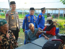 Gelar ‘Pegar’ Ditpolairud Polda Jatim Peduli Kesehatan Warga Nelayan di Bulan Ramadhan