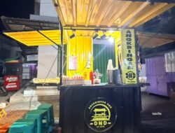 Keponakan Ketua Umum KWI Buka Angkringan DND di Tengah Kota Sampang, Tawarkan Menu Merakyat Mulai Rp2.000
