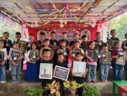 Kami Tunggu Kesuksesanmu 20 Tahun Lagi’, Pesan Haru Kepala Sekolah di Pelepasan PAUD KB Cempaka