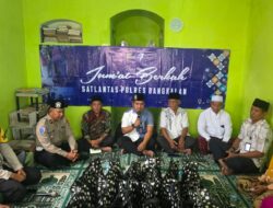 Peduli Sesama, Satlantas Polres Bangkalan Gelar Jum’at Berkah di Musholla Annur