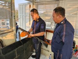 Pastikan Kesiapsiagaan Pengamanan, Lapas I Madiun Cek dan Rawat Senjata di Pos Menara Atas