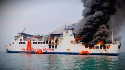 KMP Batumandi Terbakar Saat Hendak Sandar di Merak, Seluruh Penumpang dan Awak Kapal Berhasil Dievakuasi