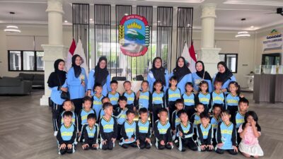 Belajar di Kantor Bupati hingga Damkarmat, PAUD KB Azzahra Sukajaya Tanamkan Keberanian dan Cinta Tanah Air Sejak Dini