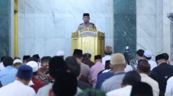 Sinergi Kamtibmas, Kapolda Jatim Implementasikan Program ‘Polisi Bersama Masyarakat’ lewat Jumat Keliling